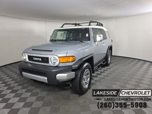 Used 2014 Toyota FJ Cruiser 4WD w/ Convenience Package image 1