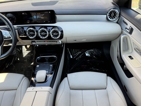 Used 2022 Mercedes-Benz CLA 250 image 43