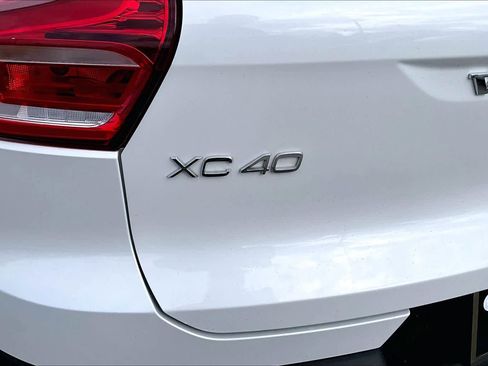 Used 2023 Volvo XC40 B5 Plus w/ Climate Package image 31