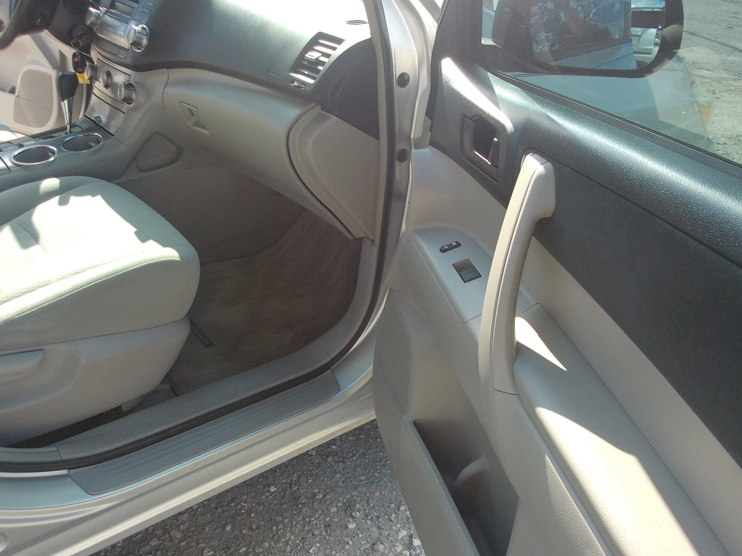 Used 2010 Toyota Highlander 2WD w/ 3rd Row Seat Pkg image 36