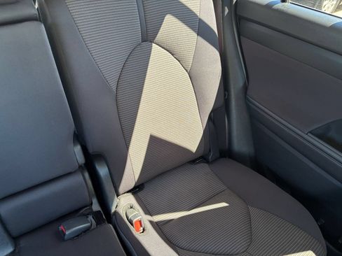 Used 2025 Toyota Highlander LE FWD image 39