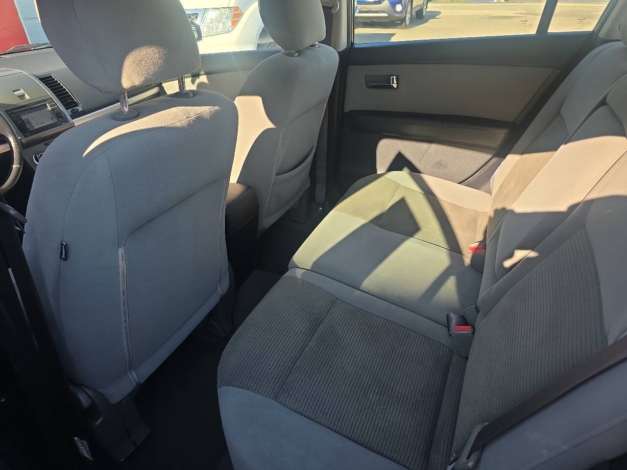 Used 2012 Nissan Sentra 2.0 SR w/ Special Edition Pkg FWD image 7