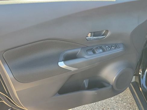 Used 2024 Nissan Kicks SV FWD image 9