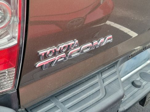 Used 2015 Toyota Tacoma 4x4 Double Cab w/ SR5 Package image 9