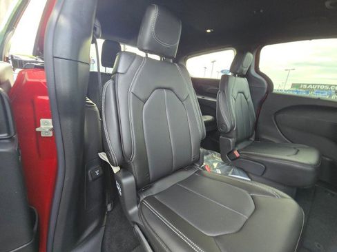 New 2026 Chrysler Pacifica Select image 13