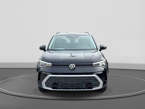 New 2026 Volkswagen Taos SE FWD image 2