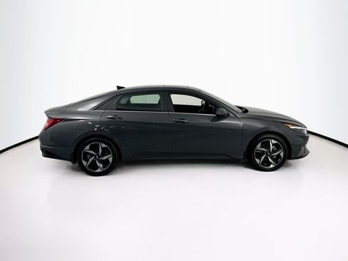Used 2023 Hyundai Elantra Limited FWD image 4