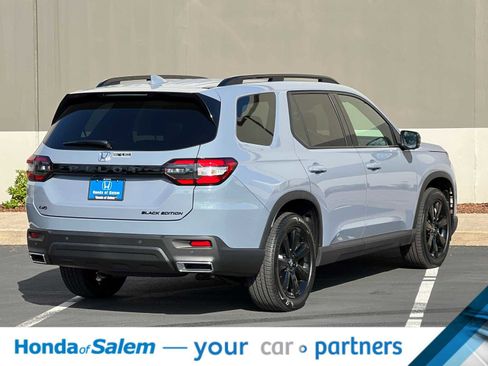 New 2025 Honda Pilot Black Edition image 2