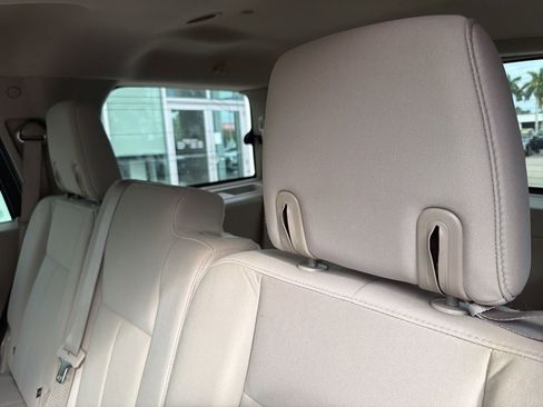 Used 2014 Ford Expedition XLT image 11
