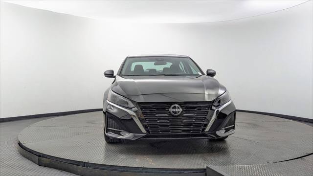Used 2025 Nissan Altima 2.5 SV FWD image 12