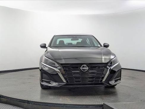 Used 2025 Nissan Altima 2.5 SV FWD image 12