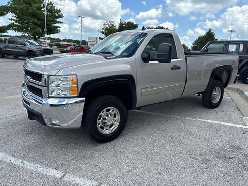 Used 2007 Chevrolet Silverado 2500 LT w/ Suspension Package, Off-Road AWD/4WD image 13