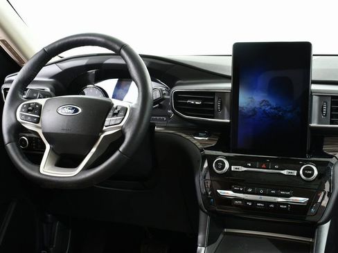 Used 2023 Ford Explorer Limited w/ Limited Technology Package image 8