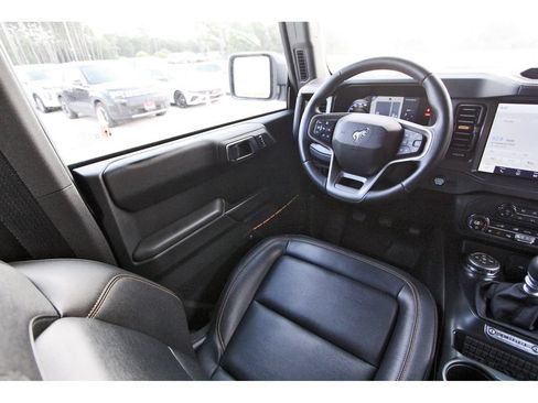 Certified 2024 Ford Bronco Badlands w/ Sasquatch Package AWD/4WD image 11