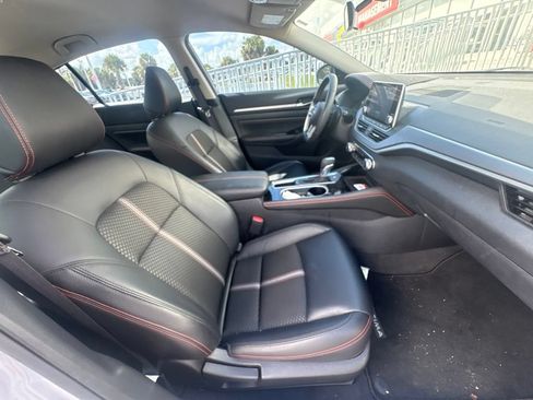 Used 2023 Nissan Altima 2.5 SR FWD image 9