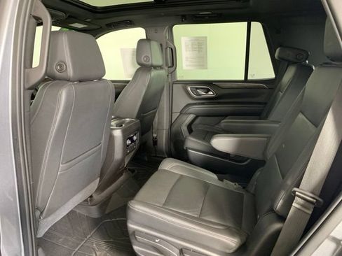 Used 2021 Chevrolet Tahoe Z71 w/ Luxury Package AWD/4WD image 7