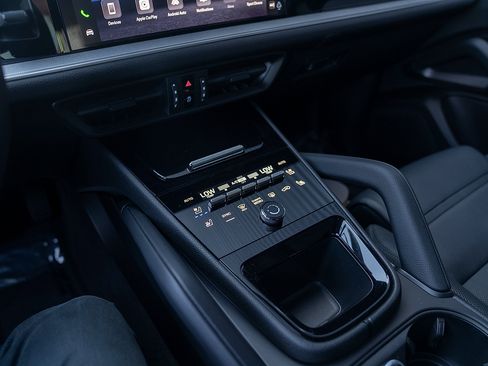 Certified 2026 Porsche Cayenne Coupe AWD/4WD image 28