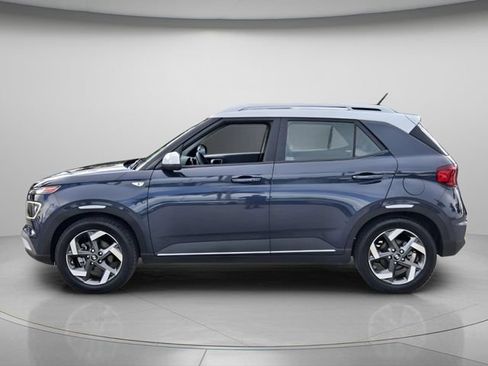 Used 2023 Hyundai Venue Limited w/ Cargo Package FWD image 3