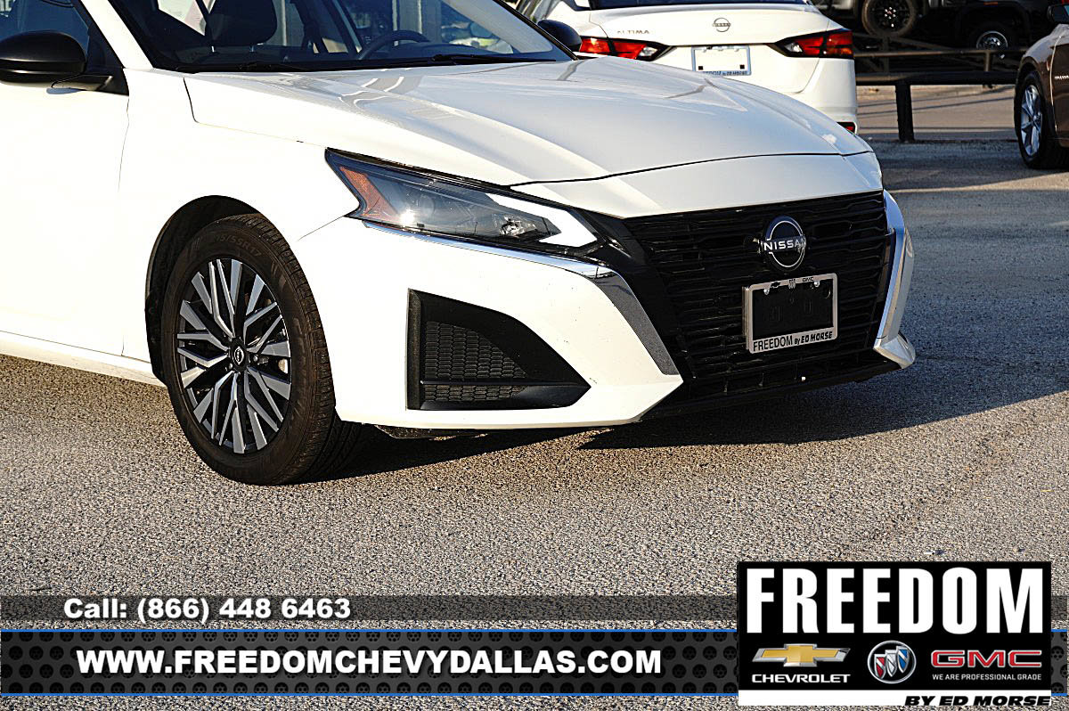 Used 2025 Nissan Altima 2.5 SV FWD image 40
