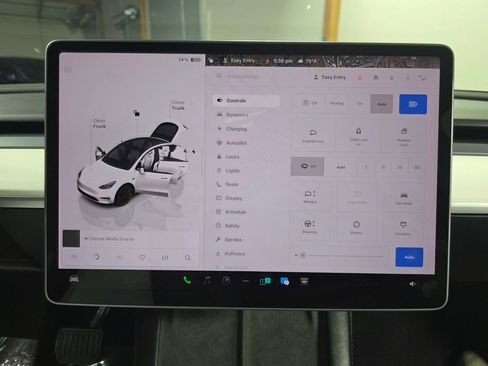 Used 2022 Tesla Model Y Long Range image 22