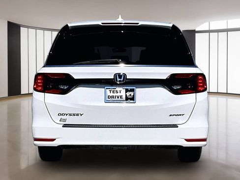 Used 2024 Honda Odyssey Sport image 4