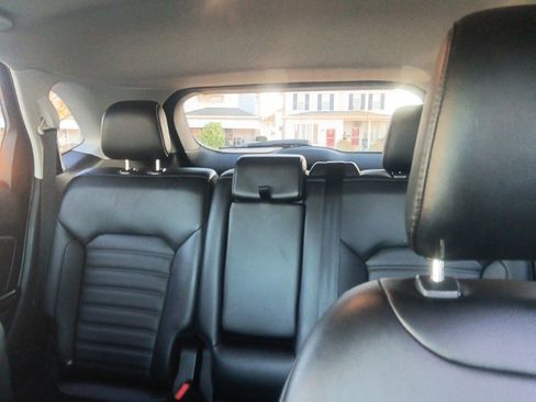 Used 2022 Ford Edge SEL image 31