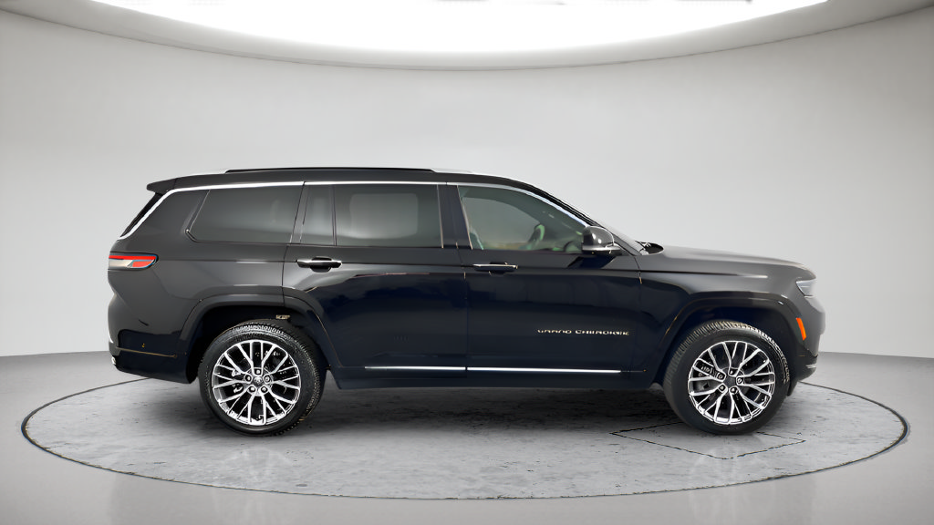 Used 2023 Jeep Grand Cherokee L Summit AWD/4WD image 4