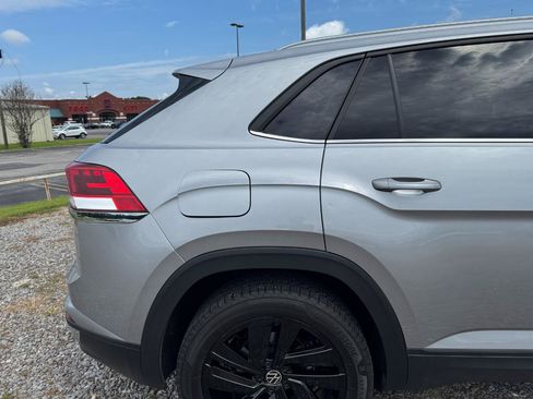 Used 2023 Volkswagen Atlas Cross Sport SE FWD image 9
