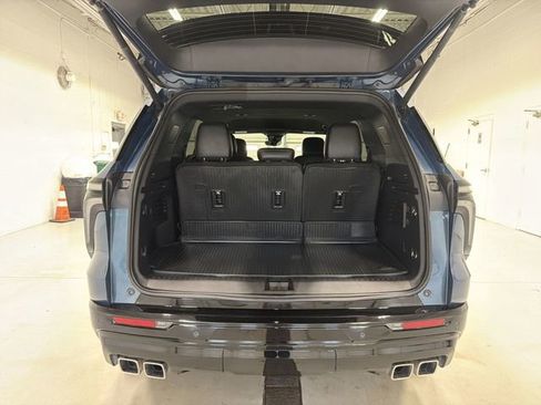 Used 2026 Chevrolet Traverse High Country w/ LPO, Floor Liner Package AWD/4WD image 15