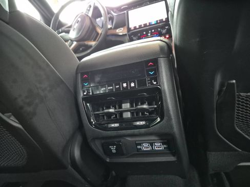 Used 2023 Jeep Grand Cherokee L Summit w/ High Altitude Package AWD/4WD image 10