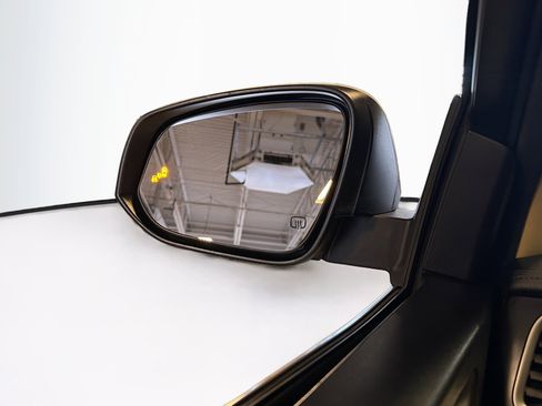 Used 2018 Toyota Highlander XLE w/ Protection Package #3 image 16