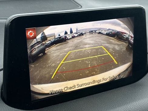 Used 2018 MAZDA MAZDA3 Sport image 18