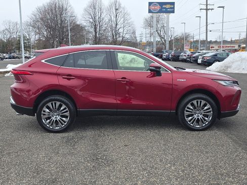 Used 2021 Toyota Venza Limited image 14