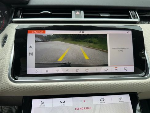 Used 2019 Land Rover Range Rover Velar R-Dynamic SE AWD/4WD image 17