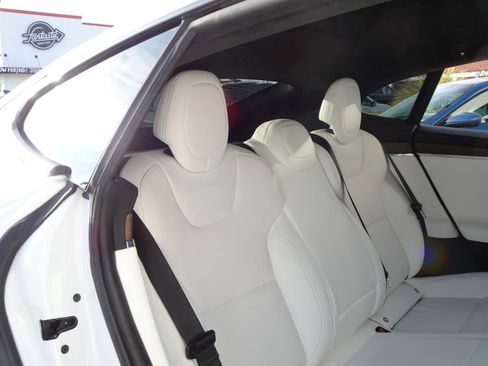 Used 2022 Tesla Model S image 18