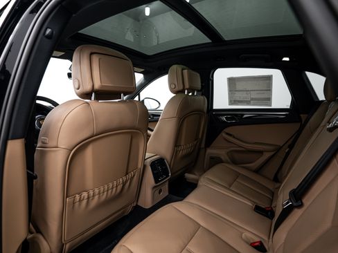 Certified 2026 Porsche Macan AWD/4WD image 23