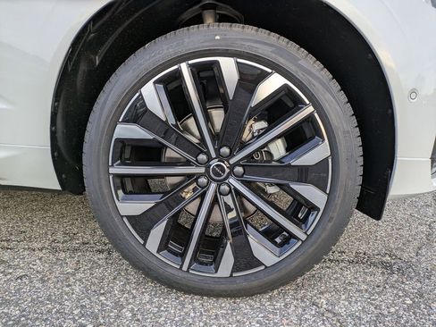 New 2026 Volvo XC60 B5 Ultra w/ Climate Package AWD/4WD image 11