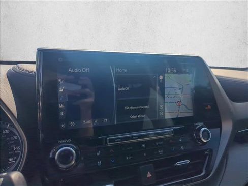 Used 2021 Toyota Highlander Limited FWD image 17
