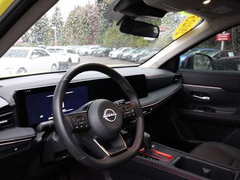 Used 2025 Nissan Kicks SR image 11