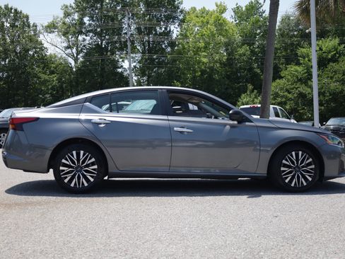 Used 2024 Nissan Altima 2.5 SV FWD image 5