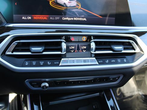 Used 2019 BMW X7 xDrive50i w/ M Sport Package image 29