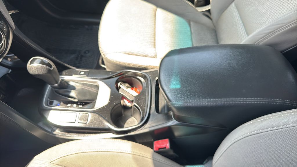 Used 2016 Hyundai Santa Fe SE AWD/4WD image 25