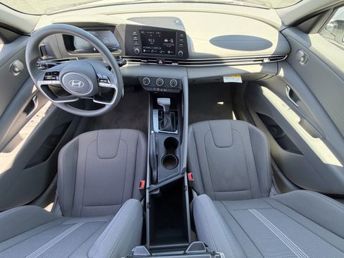 Used 2025 Hyundai Elantra SE FWD image 16