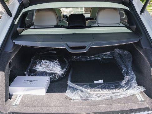 Used 2025 Bentley Bentayga Extended Wheelbase image 21