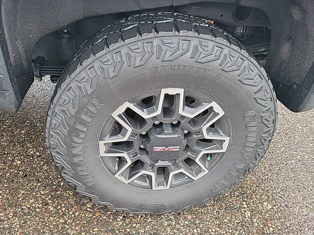 Used 2024 GMC Sierra 2500 AT4X AWD/4WD image 25