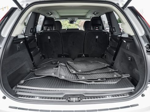 Used 2025 Volvo XC90 T8 Plus w/ Protection Package Premier image 10