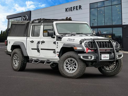 Used 2024 Jeep Gladiator Sport image 2