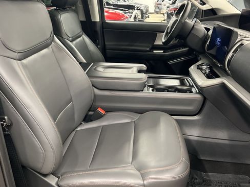 Used 2025 Ford Expedition Active image 25