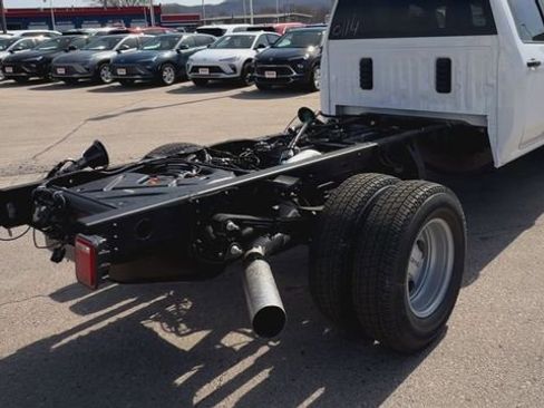 New 2026 GMC Sierra 3500 Pro image 7