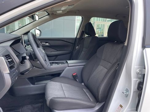 Certified 2025 Nissan Rogue SV FWD image 10